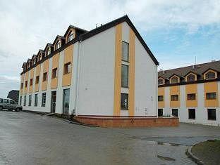Hotel Chotol Horoměřice Exterior foto