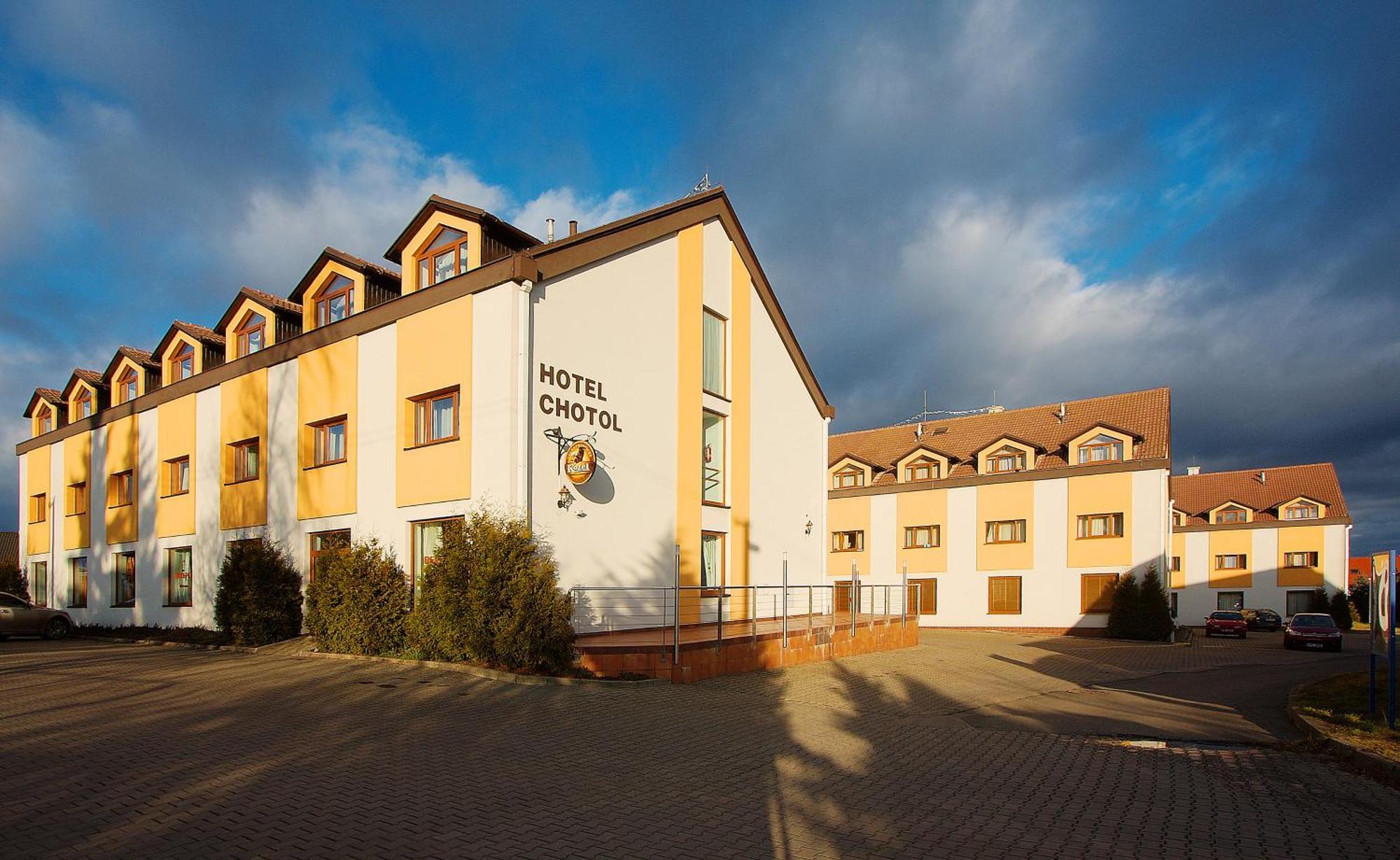 Hotel Chotol Horoměřice Exterior foto