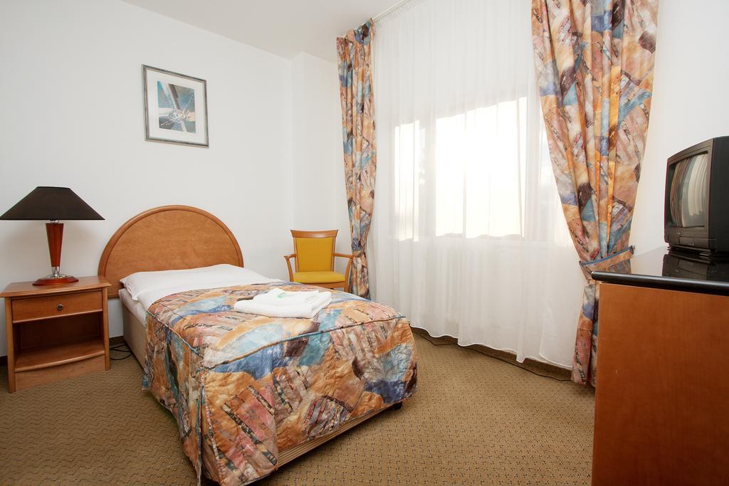 Hotel Chotol Horoměřice Cameră foto