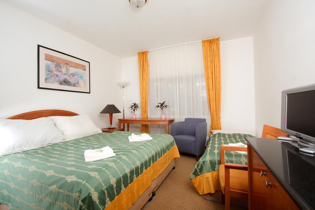 Hotel Chotol Horoměřice Cameră foto